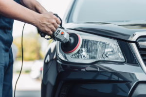 Profesjonalna chemia do mycia samochodow – czym rozni sie od produktow ze stacji benzynowej